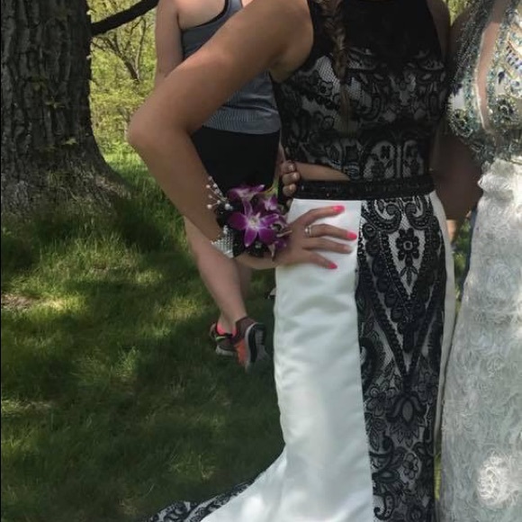 Prom dress - Picture 2 of 4